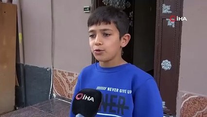 Adana’da yaşayan çocuğun doğuştan gözlerinin çift renk olması görenleri şaşırtıyor