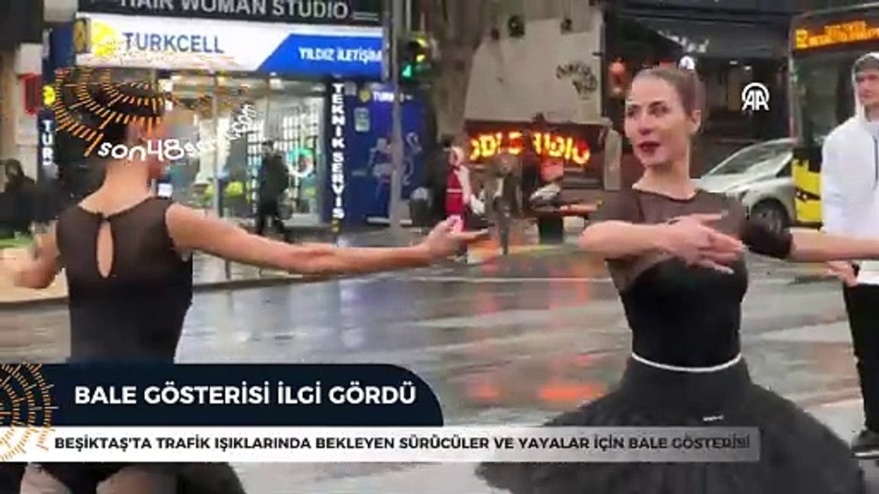 İstanbul'da trafikte bekleyenlere bale gösterisi sürprizi