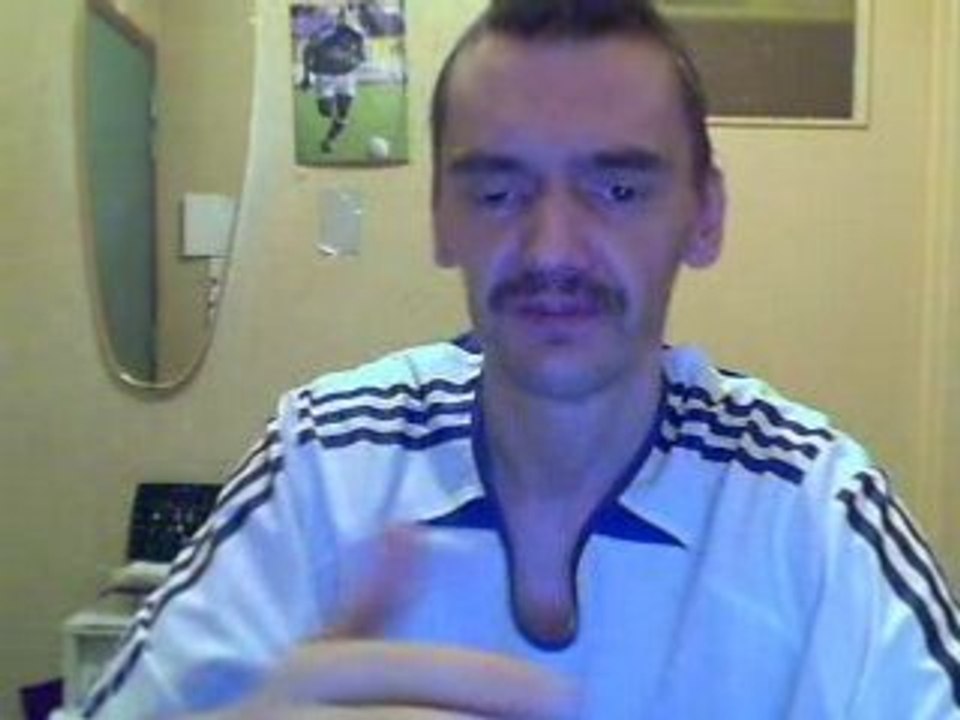 L om et le lion gerets va détruire le petit lyon