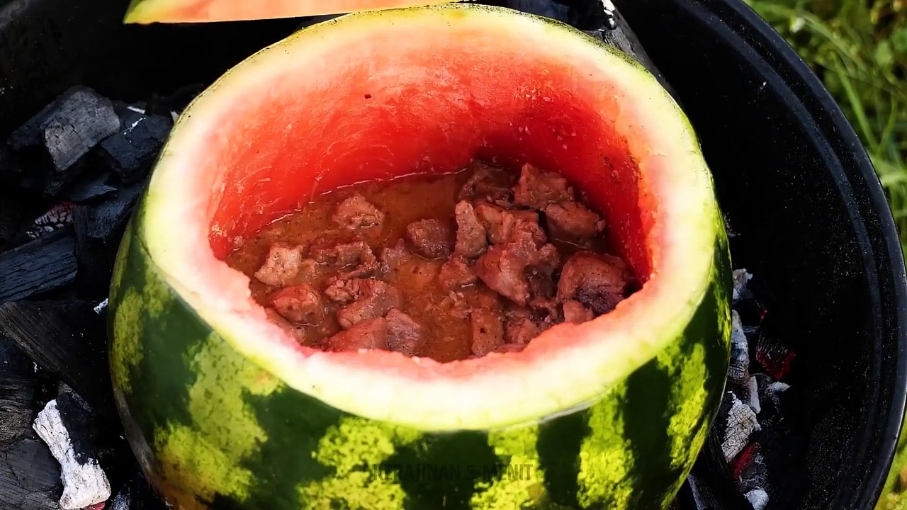 Berkebun Semangka Potong dan Kupas