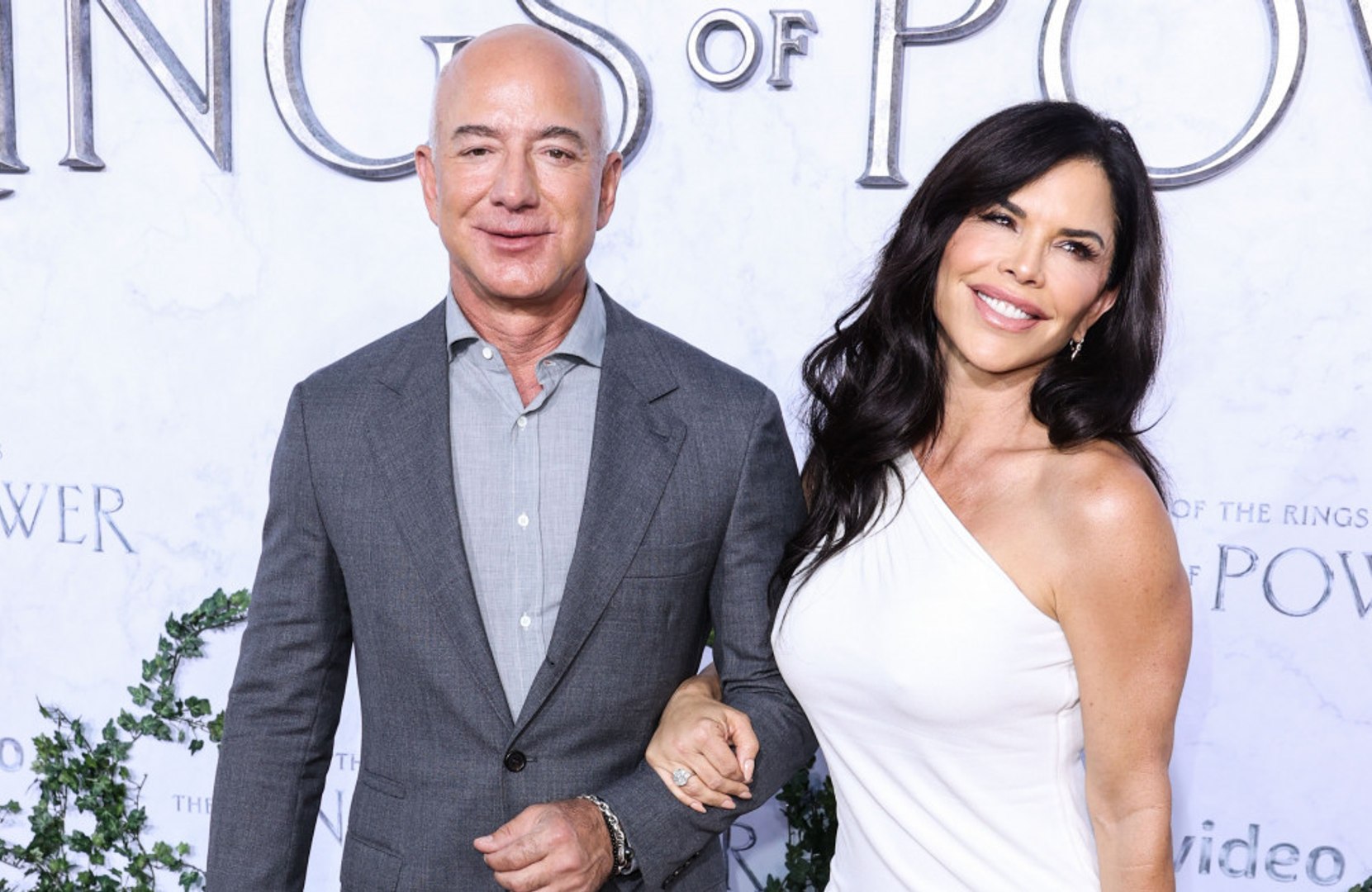 ⁣Jeff Bezos has regained his spot as the planet’s richest person