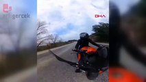 Geri manevra yaparken motosiklete çarptı