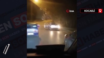 Kocaeli'de canını hiçe saydı: Aracın kapısı açık ilerledi