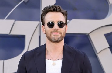 Chris Evans sai em defesa da Marvel em meio às críticas a projetos recentes da empresa: 'Fazer um filme é difícil'