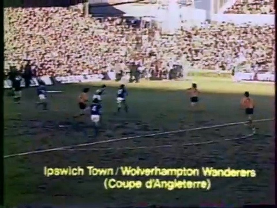 IPSWICH  - WOLVERHAMPTON  -  1977 -  SAISON  1976/1977  -