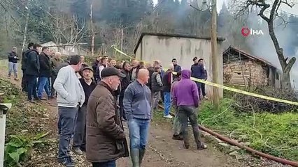 Alevlere teslim olan 3 katlı ev küle döndü