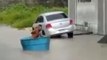 Dentro de caixa d'água, homem cobra autoridades por medidas contra enchentes na Bahia