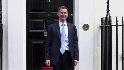 Awkward moment Chancellor is locked out of No 11