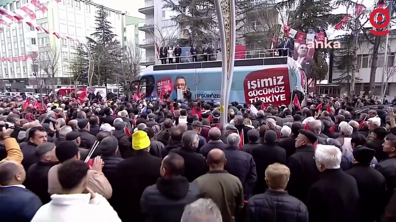 Özgür Özel Afyonkarahisar’da konuştu: Tayyip Bey, Türkiye Cumhuriyeti’nin kasasında 1,4 trilyon lira yoksa vay bizim halimize