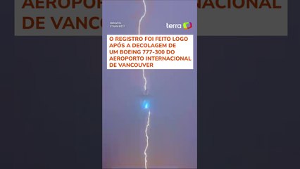 Raio atinge avião logo após a decolagem no Canadá #shorts