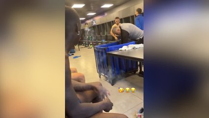 La última locura de Balotelli: tira por sorpresa un petardo en mitad del vestuario