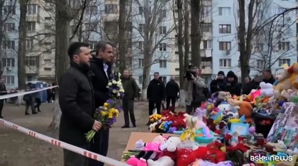 Bombe russe su Odessa a 150 metri da Zelensky e Mitsotakis