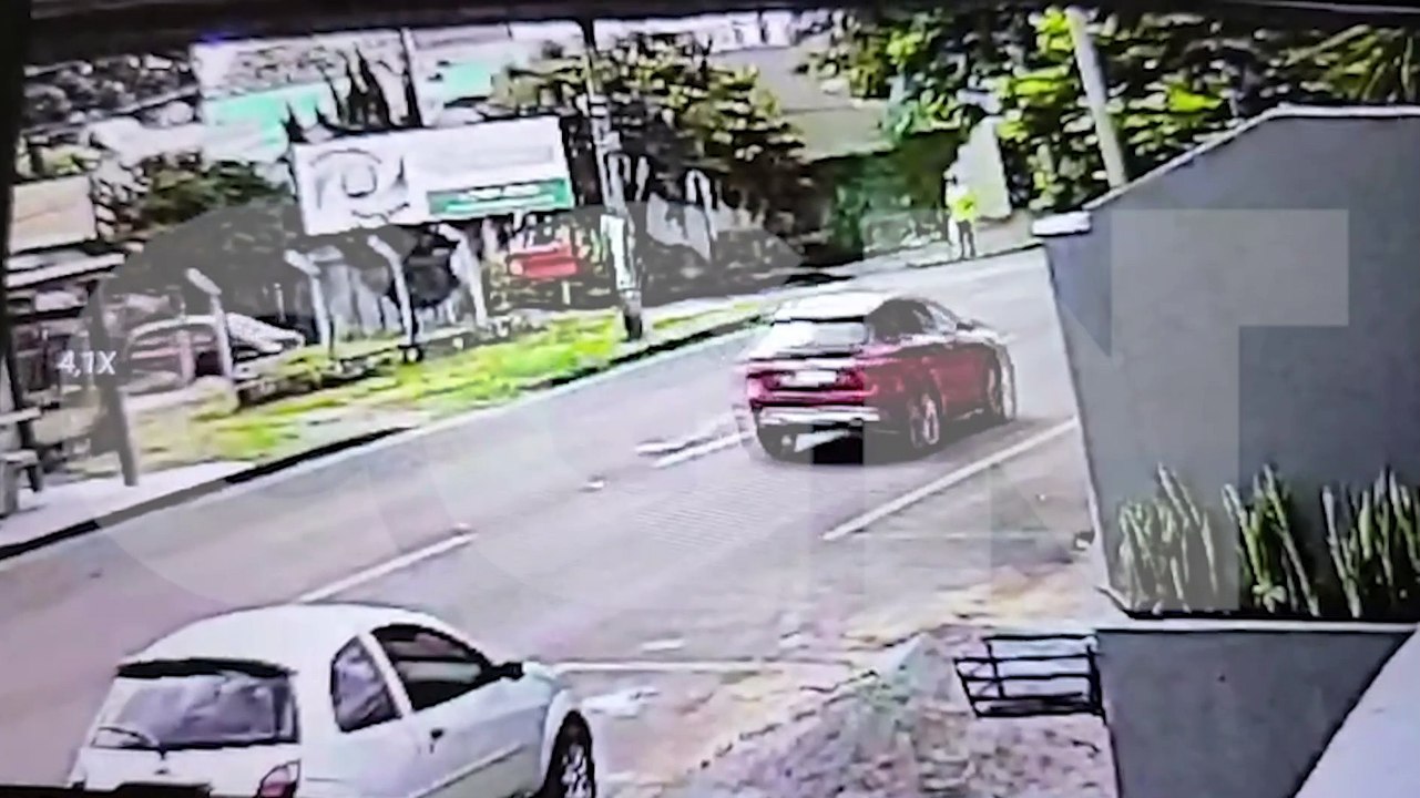 Câmera flagra capotamento no Parque São Paulo