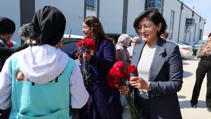 Kadın eş başkan adayları ekspres aracılığıyla 8 Mart'ı kutladı