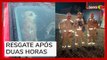 Cachorros presos em carro de luxo são resgatados por bombeiros no Paraná