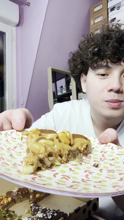 Je teste le cookie cacahuète de Cédric Grolet