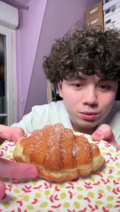 Je teste le croissant beignet cacahuète de cedric grolet !