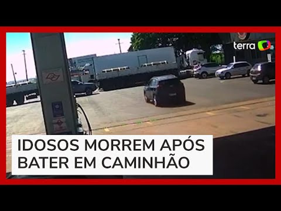 Casal de idosos arranca com carro, bate em caminhão e morre em posto em São Paulo