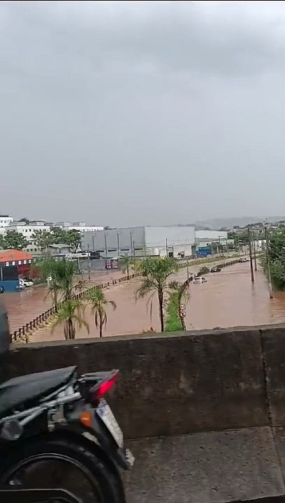 Fortes chuvas atingem Contagem nesta quarta-feira e causam alagamentos