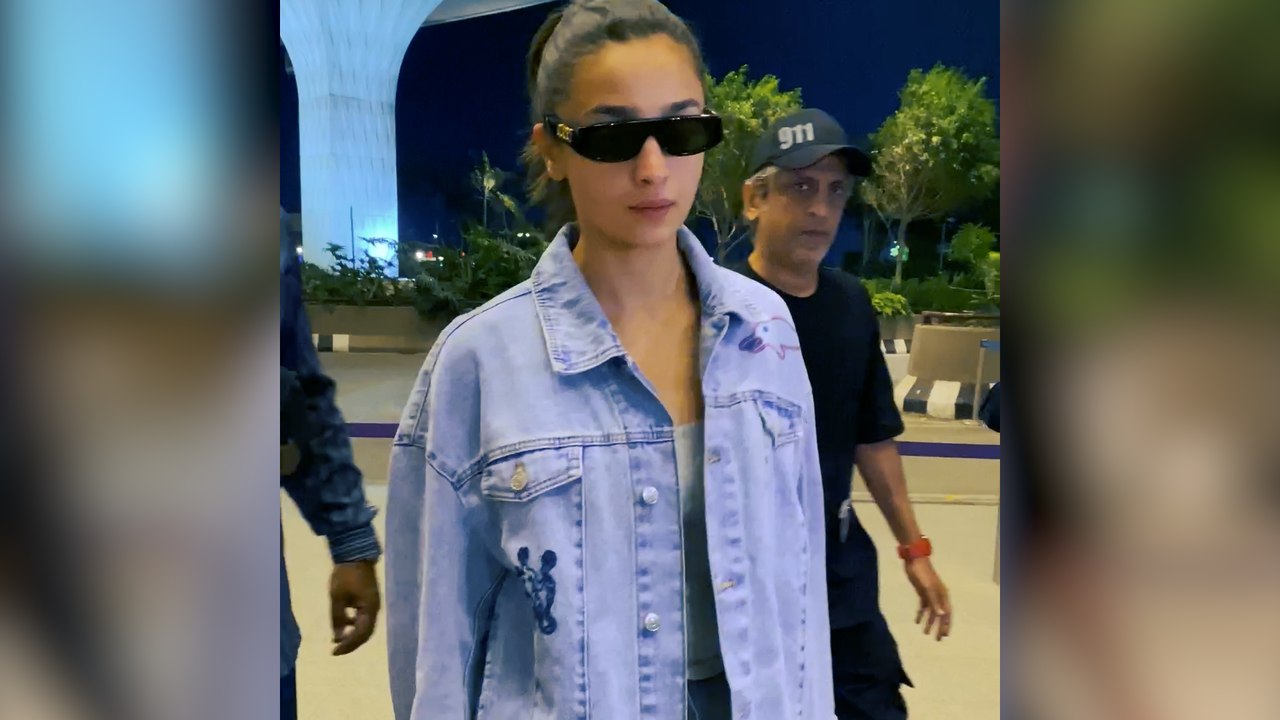 এয়ারপোর্টে কালো চশমা চোখে আলিয়া | Alia Bhatt At Airport