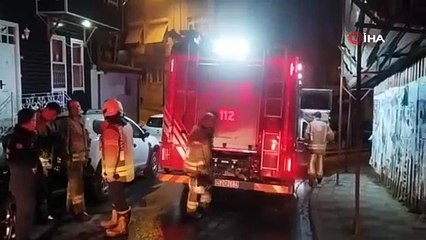 Kadıköy'de korkutan iş yeri yangını