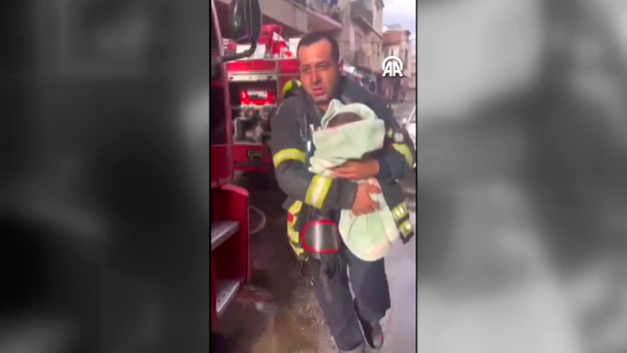 Mersin'de yangında mahsur kalan 3 çocuk kurtarıldı