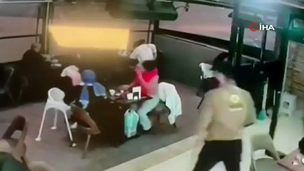 Bursa'da o anlar kamerada! 1 yaşındaki çocuğun hayatını kurtardı