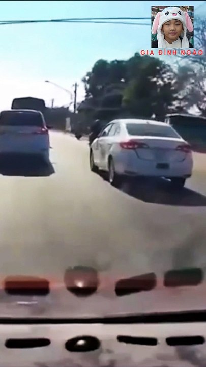 Thầy dạy lái xe phóng nhanh, vượt ẩu trên quốc lộ