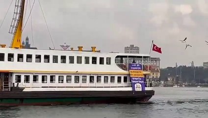 SOL Feminist Hareket vapura pankart astı: Laiklik, eşitlik ve hayatlarımız için Taksim’e