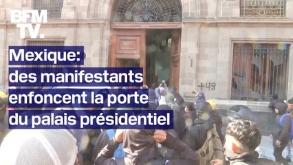 Mexique: des manifestants enfoncent la porte du palais présidentiel avec une voiture bélier