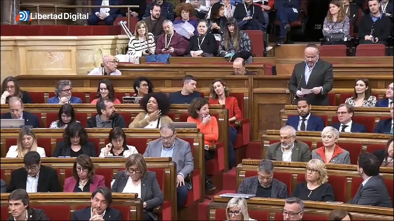 El repaso de Alejandro Fernández a Aragonès y sus socios del "perroflautismo contemplativo"