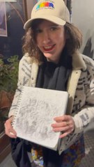 Belle rencontre avec @kovaview ✍️ à la sortie des @charlottefever.theband lors de leur @lamaroquinerie ✌️