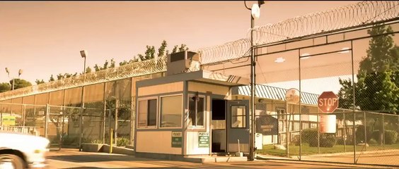 The Human Centipede 3 Bande-annonce (EN)