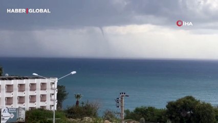 Antalya'da hortumlar üst üste gelince çabuk gitsin diye Allah'a yalvardılar