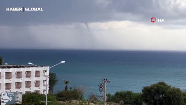 Antalya'da hortumlar üst üste gelince çabuk gitsin diye Allah'a yalvardılar