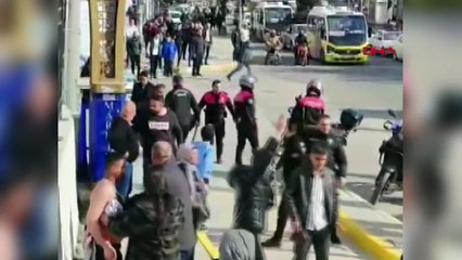 Duruşma sonrası adliye önünde silahlı ve bıçaklı kavga: 1’i polis 9 yaralı