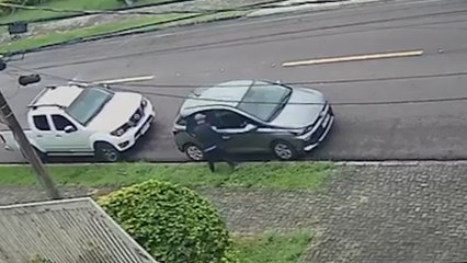 Câmera flagra furto de carro no Bigorrilho