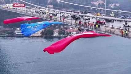 Kadın jandarmalar 15 Temmuz Şehitler Köprüsü'nden halatlarla indi
