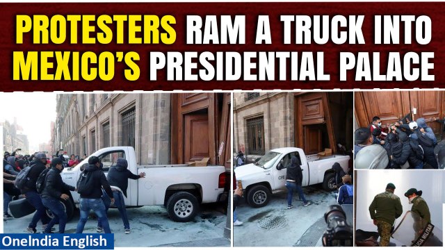 Mexico: Protesters knock down door of presidential palace over disappearance of students | Oneindia