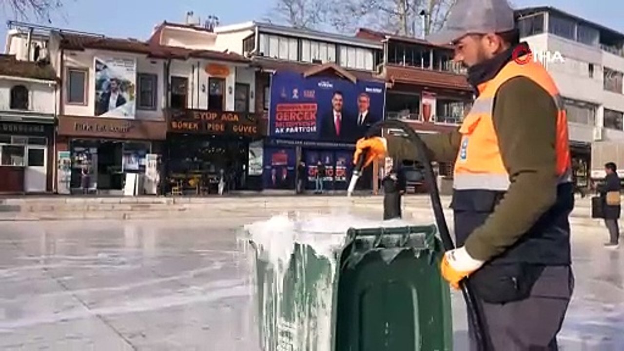 Eyüp Sultan Cami gül suyuyla yıkandı