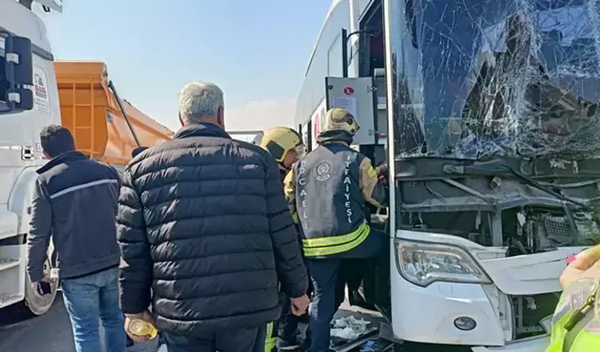 Kocaeli TEM’de zincirleme kaza: Ankara istikameti trafiğe kapandı