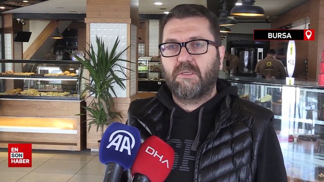 Bursa'da Boğazına kurabiye takılan bebeği Heimlich manevrasıyla kurtardı