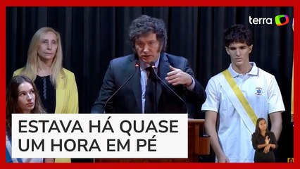 Estudante desmaia durante discurso de Javier Milei em escola na Argentina
