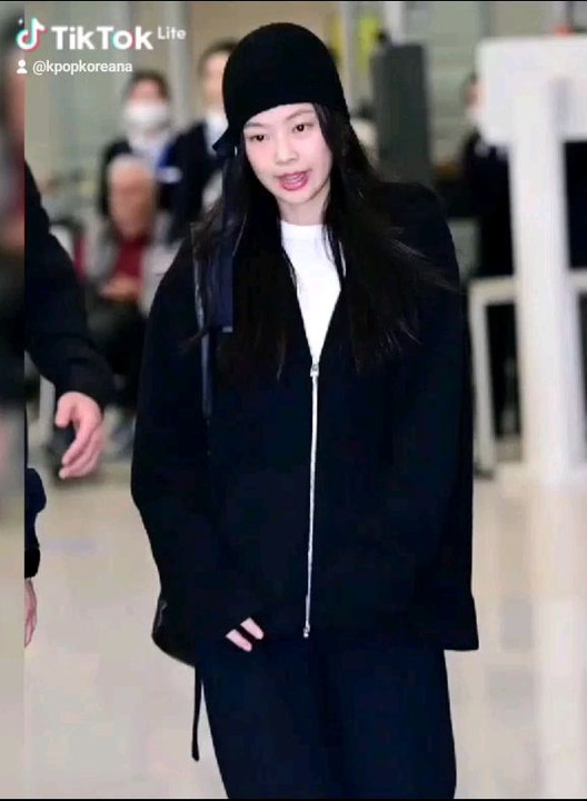 jennie in black .