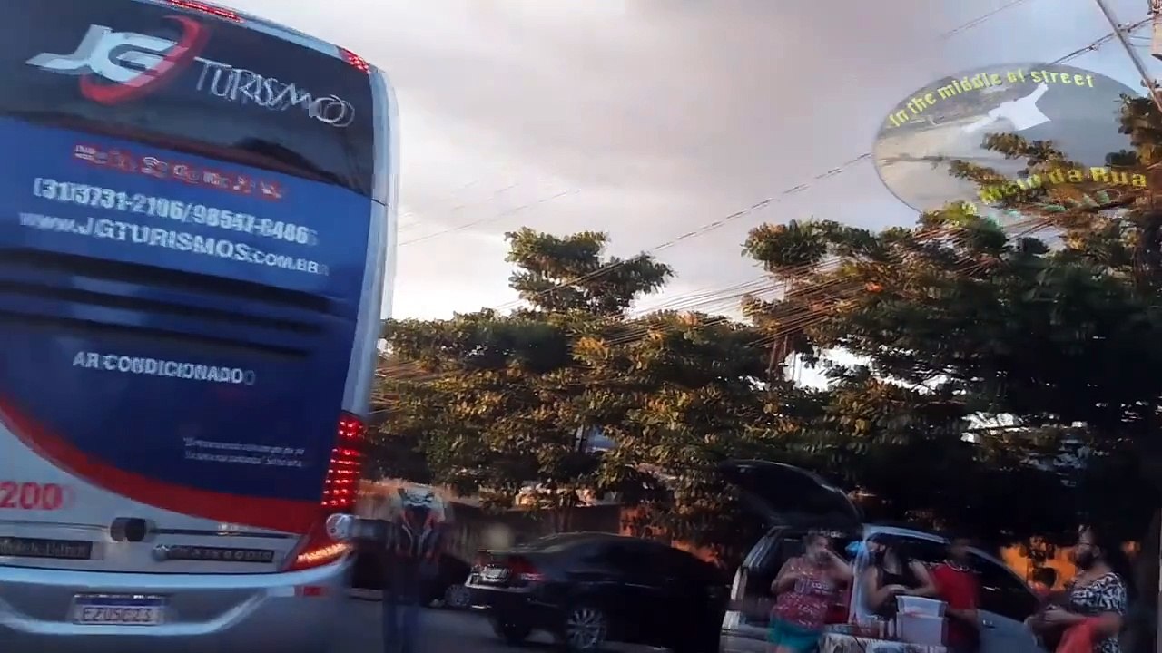 ÔNIBUS DE TURISMO lacra a rua e não tenho como SAIR - Praça da CEMIG, Contagem