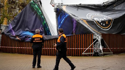 Tres alumnos heridos tras derrumbarse la carpa de un planetario por la lluvia en Sevilla