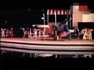 Apnay Daman Main Jagah Do - Billi