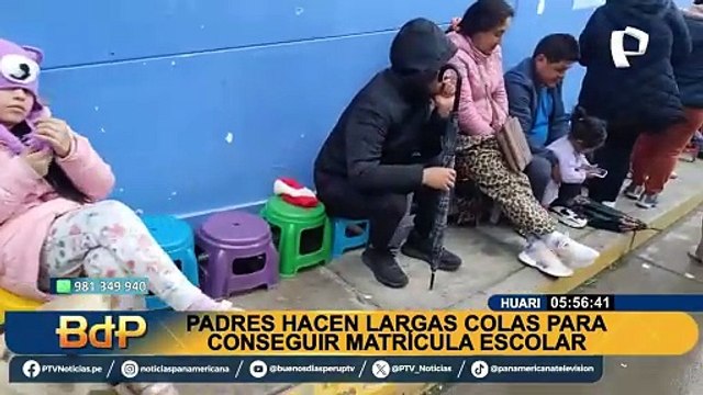 Huari: Realizan largas colas por 3 días para conseguir un cupo para matrícula de colegio