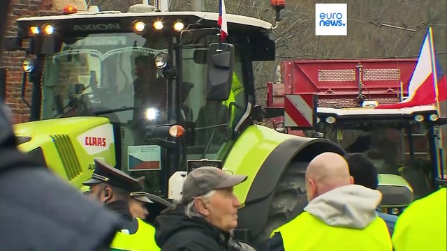 Les agriculteurs tchèques bloquent la circulation à Prague