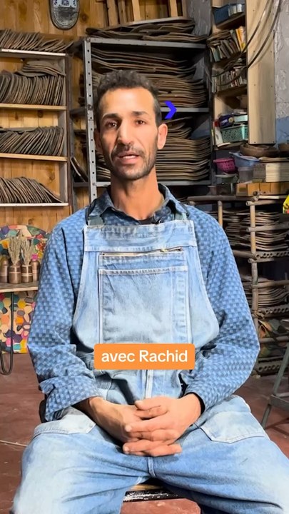 C'est à Temara, une ville à quelques kilométres de Rabat que Rachid à installé son atelier de recyclage. Artiste auto-didacte, il a eu la superbe idée de recycler de vieux skateboard en objets.
